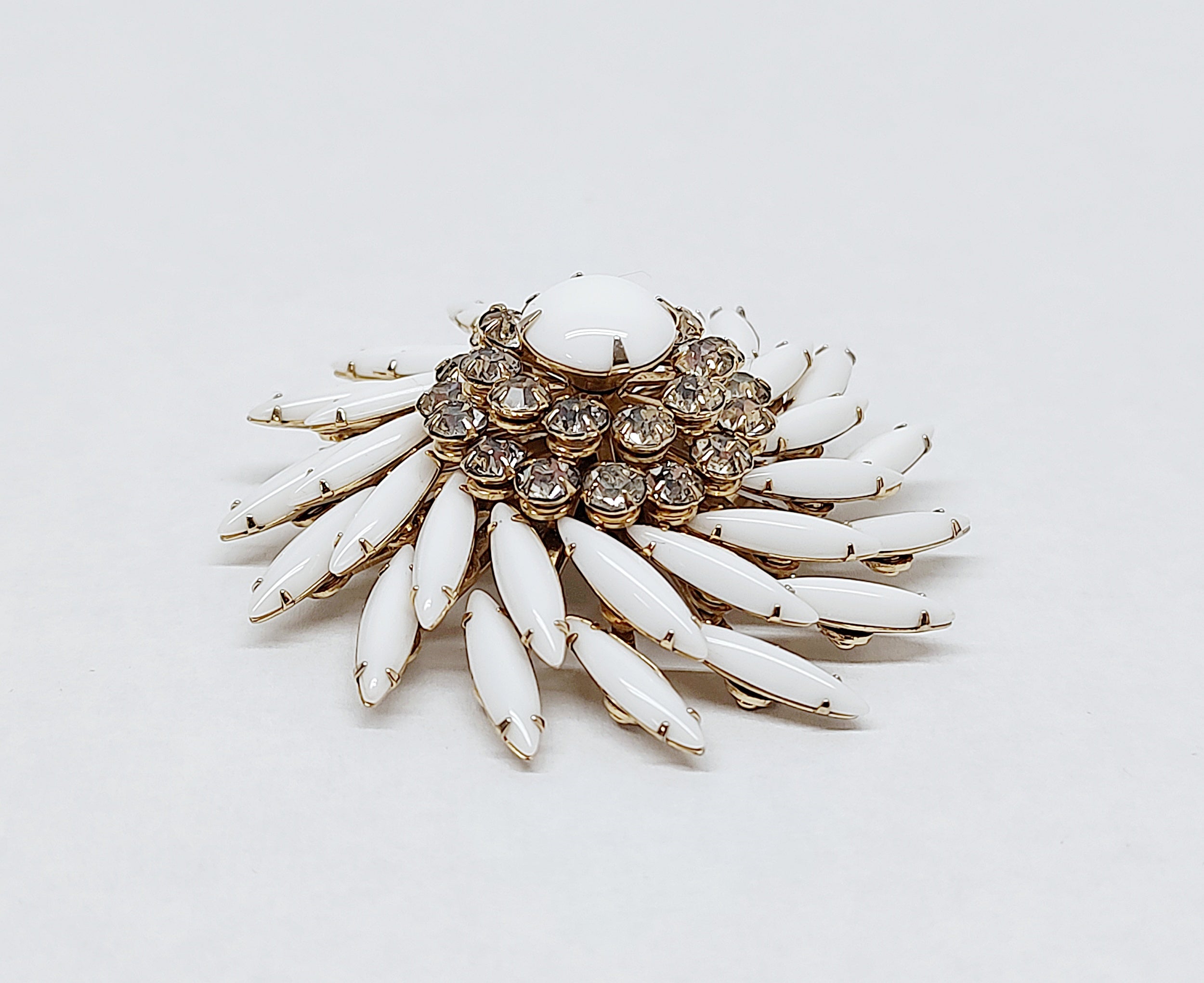 Silver brooch white braided struts store