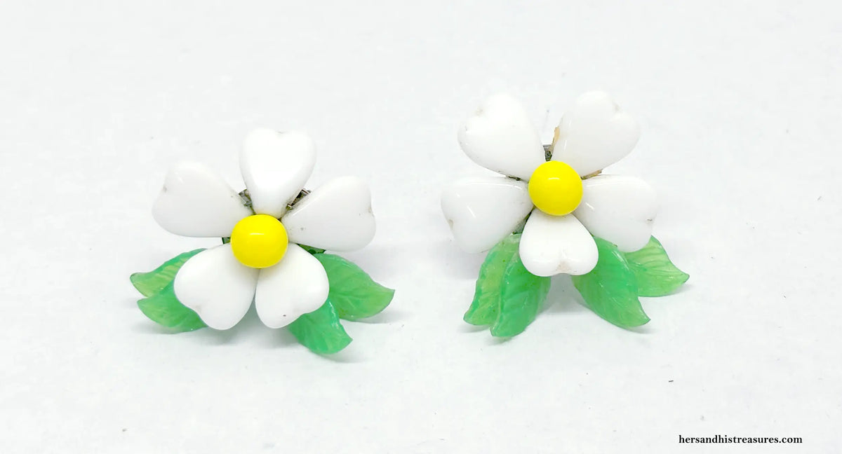 Vintage Daisy Milk Glass Screwback Earrings | Germany - Hers and His Treasures