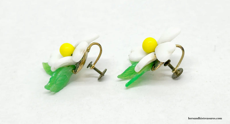 Vintage Daisy Milk Glass Screwback Earrings | Germany - Hers and His Treasures