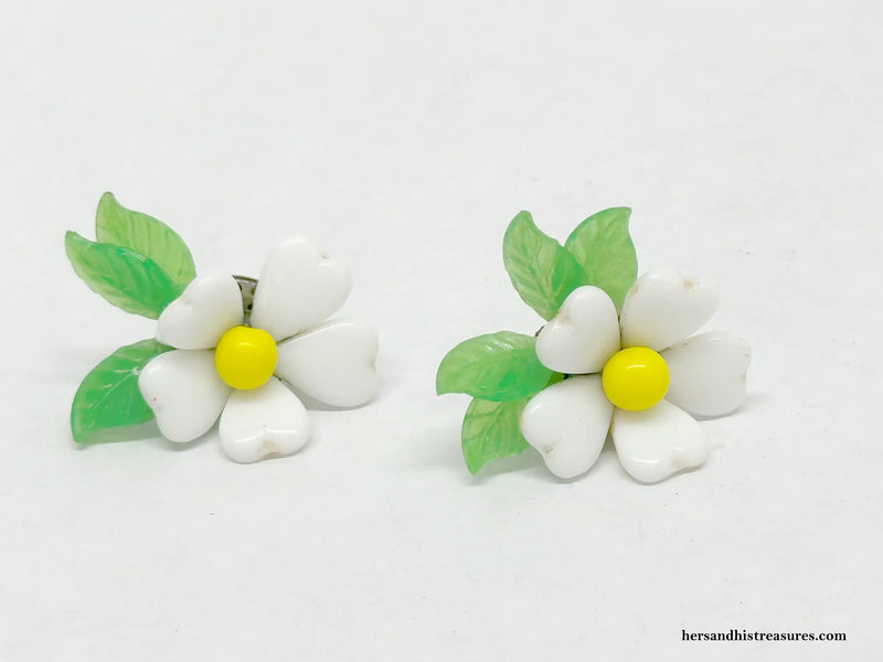 Vintage Daisy Milk Glass Screwback Earrings | Germany - Hers and His Treasures