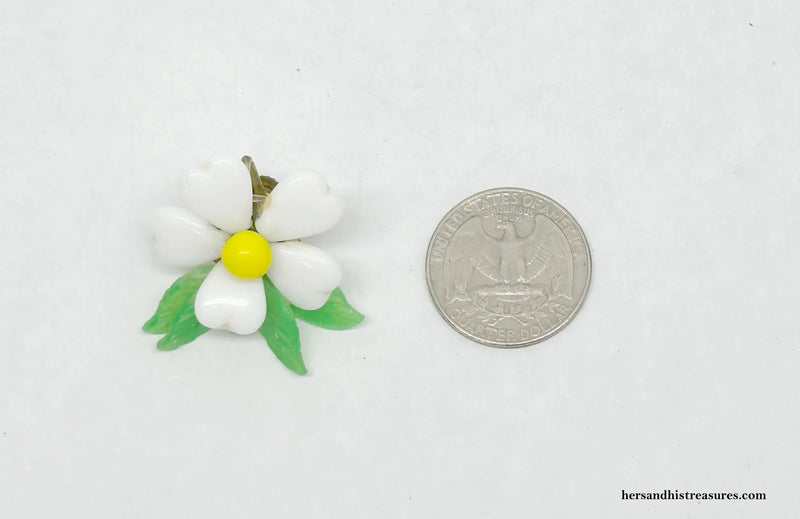 Vintage Daisy Milk Glass Screwback Earrings | Germany - Hers and His Treasures