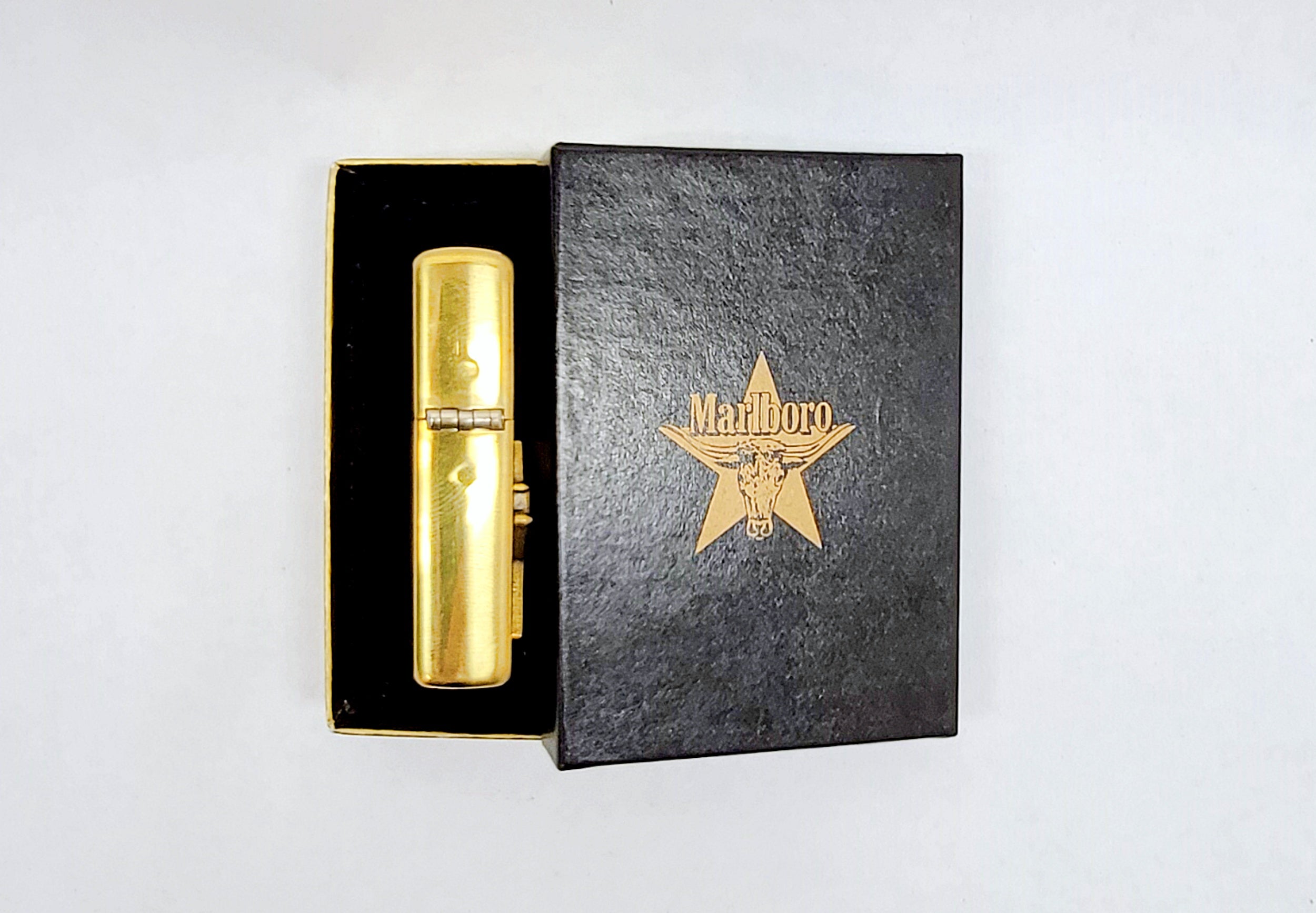 New VIII 1992 Marlboro Star Longhorn Steer Brass Zippo Lighter in Box