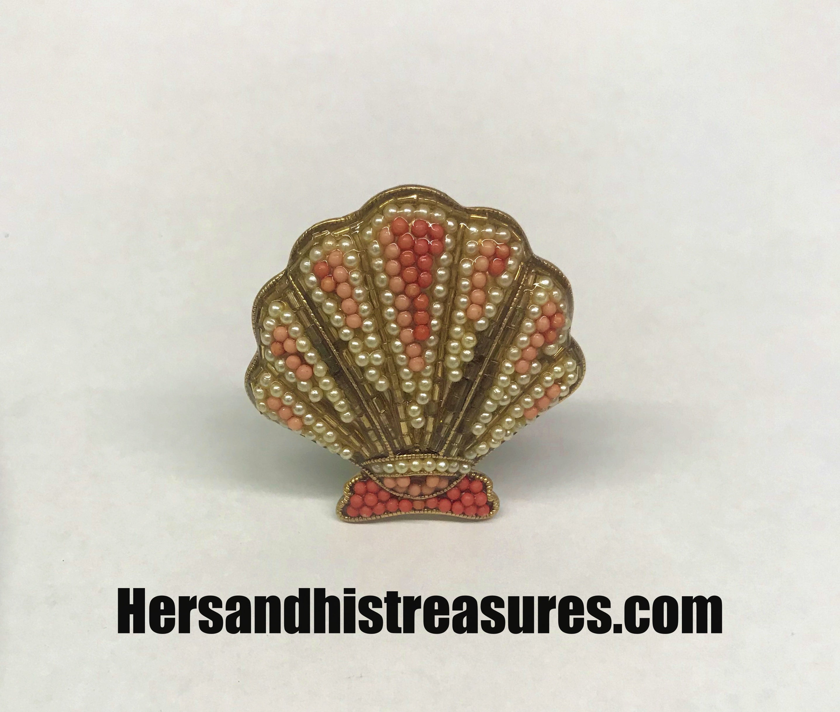 Lc brooch store