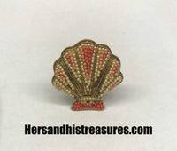 LC Liz Claiborne Scalloped Sea Shell Brooch Pin