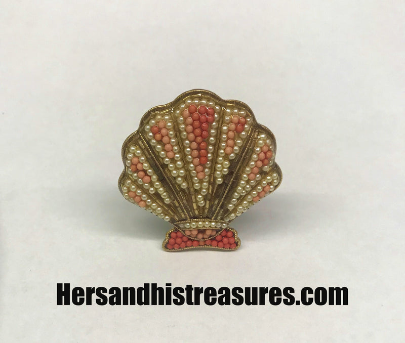 LC Liz Claiborne Scalloped Sea Shell Brooch Pin