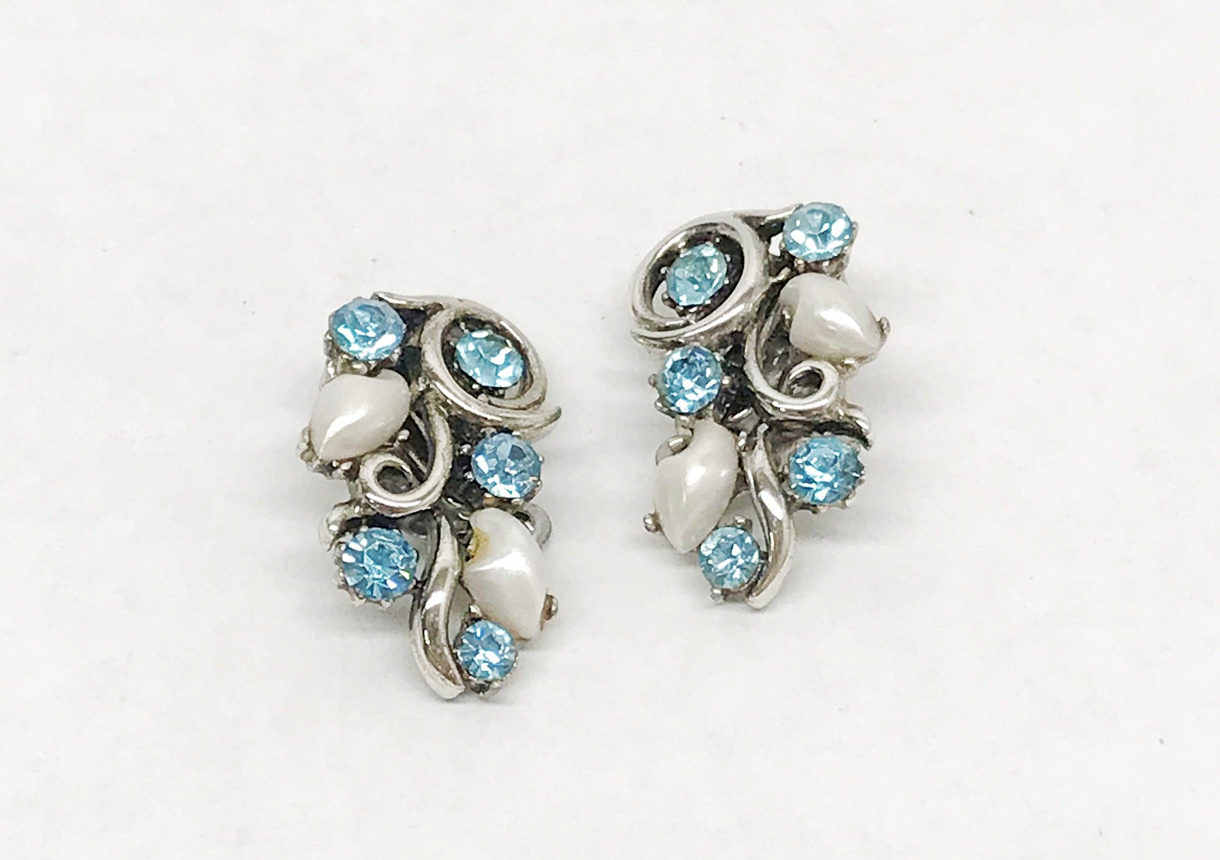 Vintage Round Rhinestone Earrings Leaves Silver Tone Screw 
