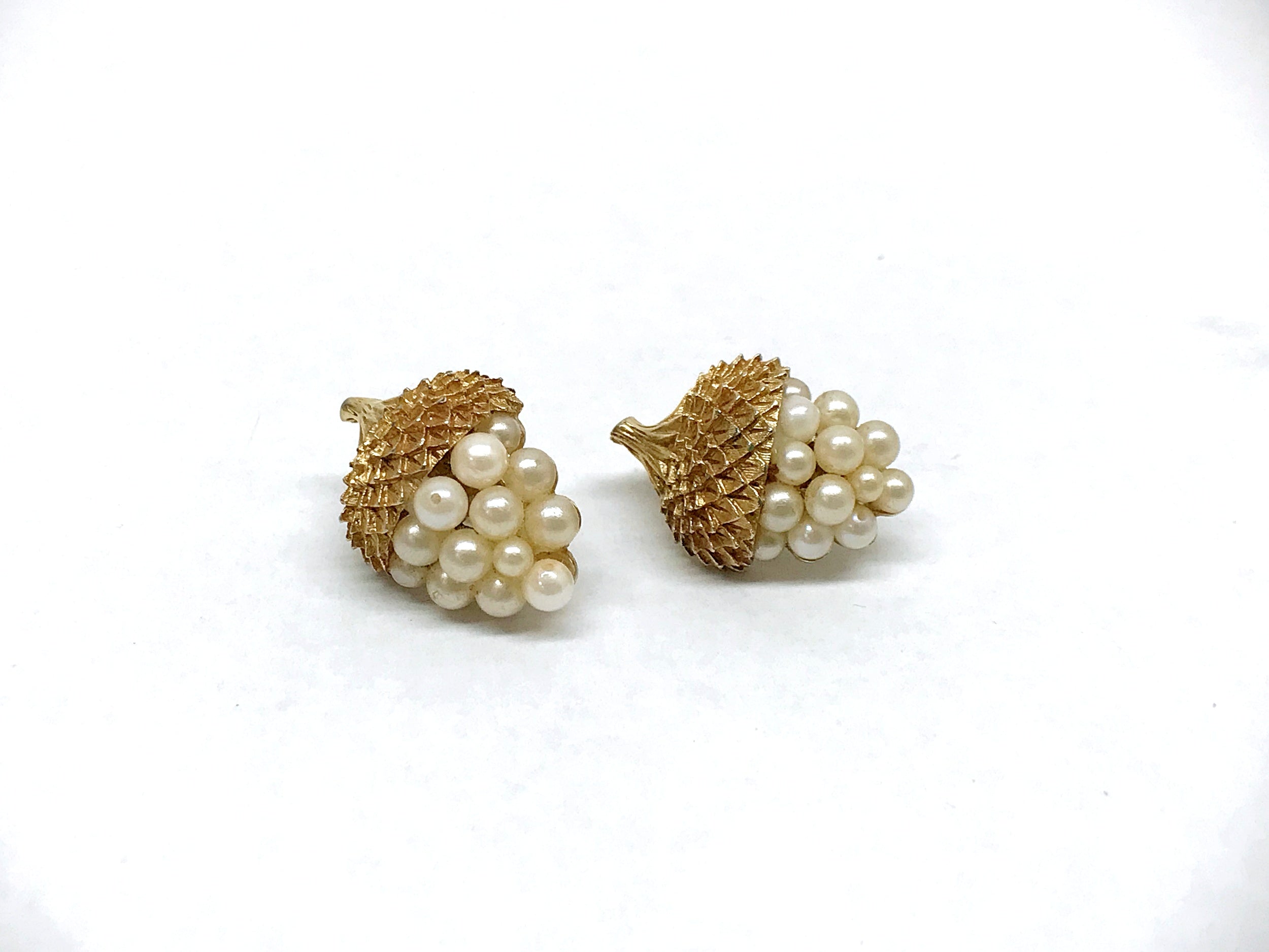 Trifari on sale pearl earrings